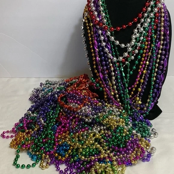 🦋SOLD🦋 40+ Strands Mardi Gras Bead Necklaces 1980’s - 2000’s - Picture 2 of 4